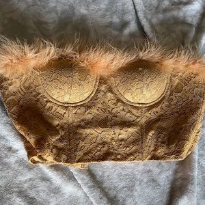 LACE FUZZY STRAPLESS CROP TOP